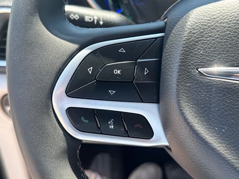 Used 2023 Chrysler Pacifica Limited FWD image 19