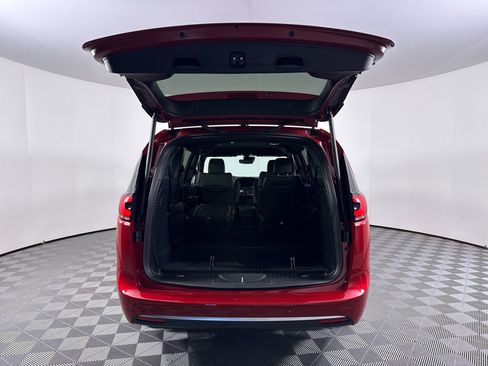 New 2027 Chrysler Pacifica Select AWD/4WD image 14