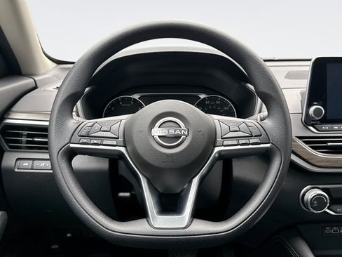 Used 2023 Nissan Altima 2.5 SV AWD/4WD image 12