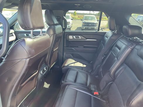 Certified 2025 Ford Explorer Platinum AWD/4WD image 11
