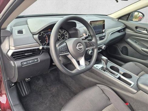 Used 2025 Nissan Altima 2.5 SV FWD image 9