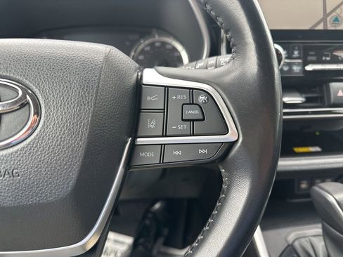 Used 2023 Toyota Highlander XLE image 17