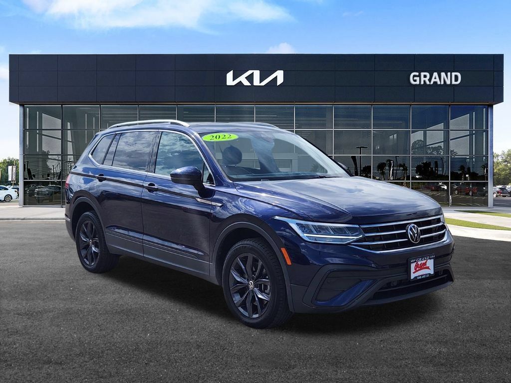 Used 2022 Volkswagen Tiguan SE AWD/4WD image 2