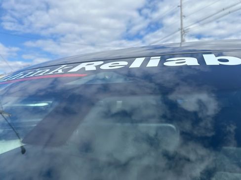Used 2025 Nissan Pathfinder SL AWD/4WD image 33