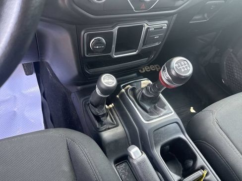 Used 2021 Jeep Gladiator Sport AWD/4WD image 18