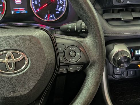 Used 2020 Toyota RAV4 XLE AWD/4WD image 18