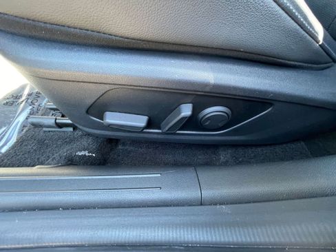 Used 2025 Hyundai Elantra Limited FWD image 23