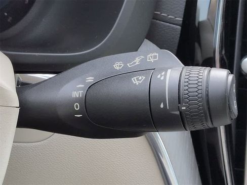 Used 2023 Volvo XC60 B5 Ultimate image 28