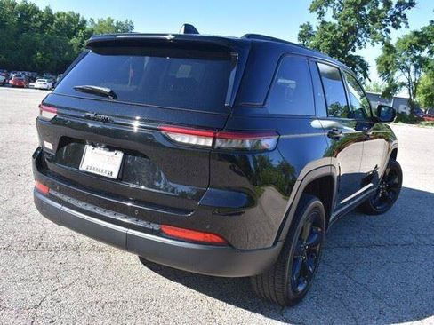Used 2024 Jeep Grand Cherokee Altitude AWD/4WD image 8
