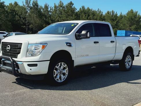 Used 2023 Nissan Titan SV w/ SV Convenience Package AWD/4WD image 4