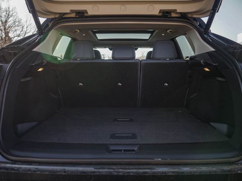 New 2025 Nissan Ariya Platinum image 8