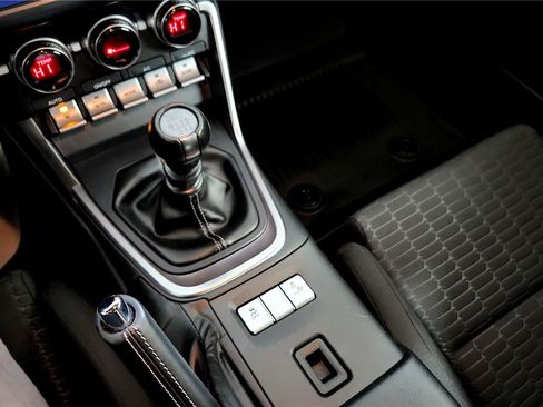 Certified 2025 Toyota GR86 w/ ALL Weather Mat Package (TMS) image 19