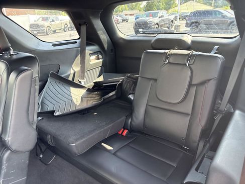 Used 2023 Ford Explorer ST-Line AWD/4WD image 11