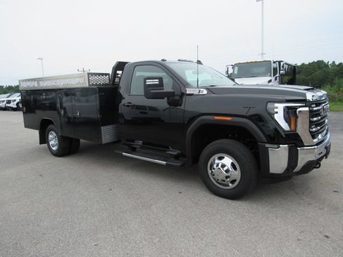Used 2024 GMC Sierra 3500 SLE w/ SLE Convenience Package AWD/4WD image 8