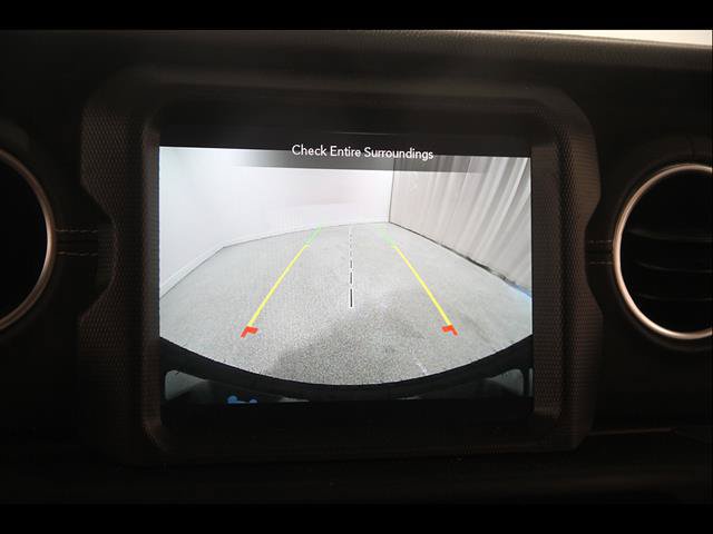 Used 2022 Jeep Wrangler Unlimited Sahara w/ Cold Weather Group AWD/4WD image 15