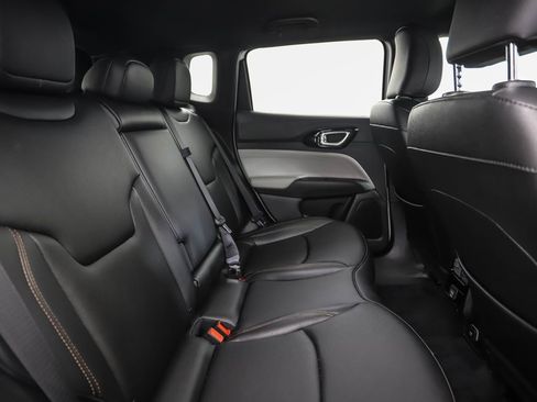 Used 2024 Jeep Compass Limited image 27