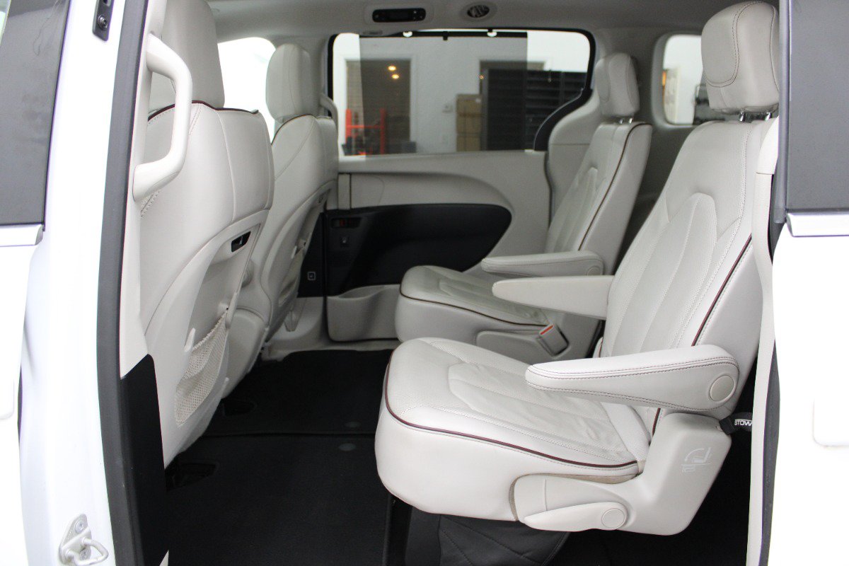 Used 2020 Chrysler Pacifica Limited FWD image 8