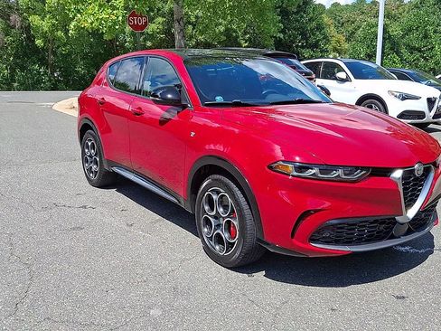 Used 2024 Alfa Romeo Tonale Ti w/ Premium Interior Package AWD/4WD image 2