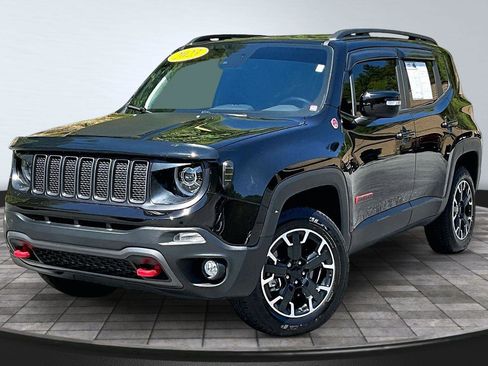 Used 2023 Jeep Renegade Trailhawk w/ Trailhawk Elite Group AWD/4WD image 12