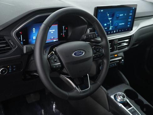 Used 2025 Ford Escape SE w/ Class II Trailer Tow Package image 21