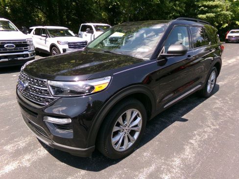 Used 2023 Ford Explorer XLT w/ Equipment Group 202A AWD/4WD image 5
