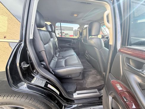 Used 2013 Lexus LX 570 4WD w/ Luxury Pkg image 11