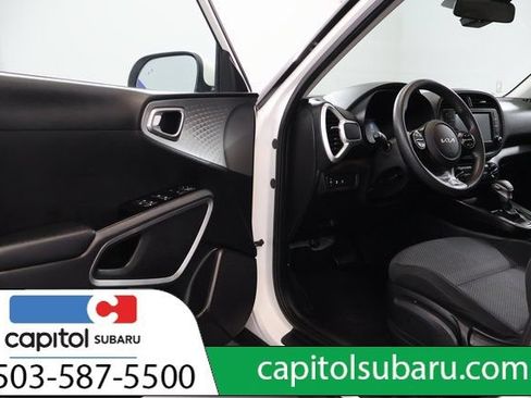 Used 2023 Kia Soul LX w/ LX Technology Package FWD image 10