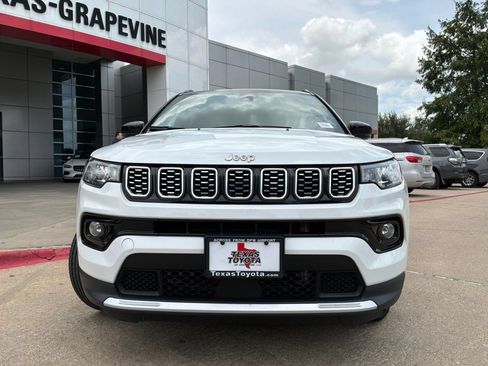 Used 2025 Jeep Compass Limited AWD/4WD image 3