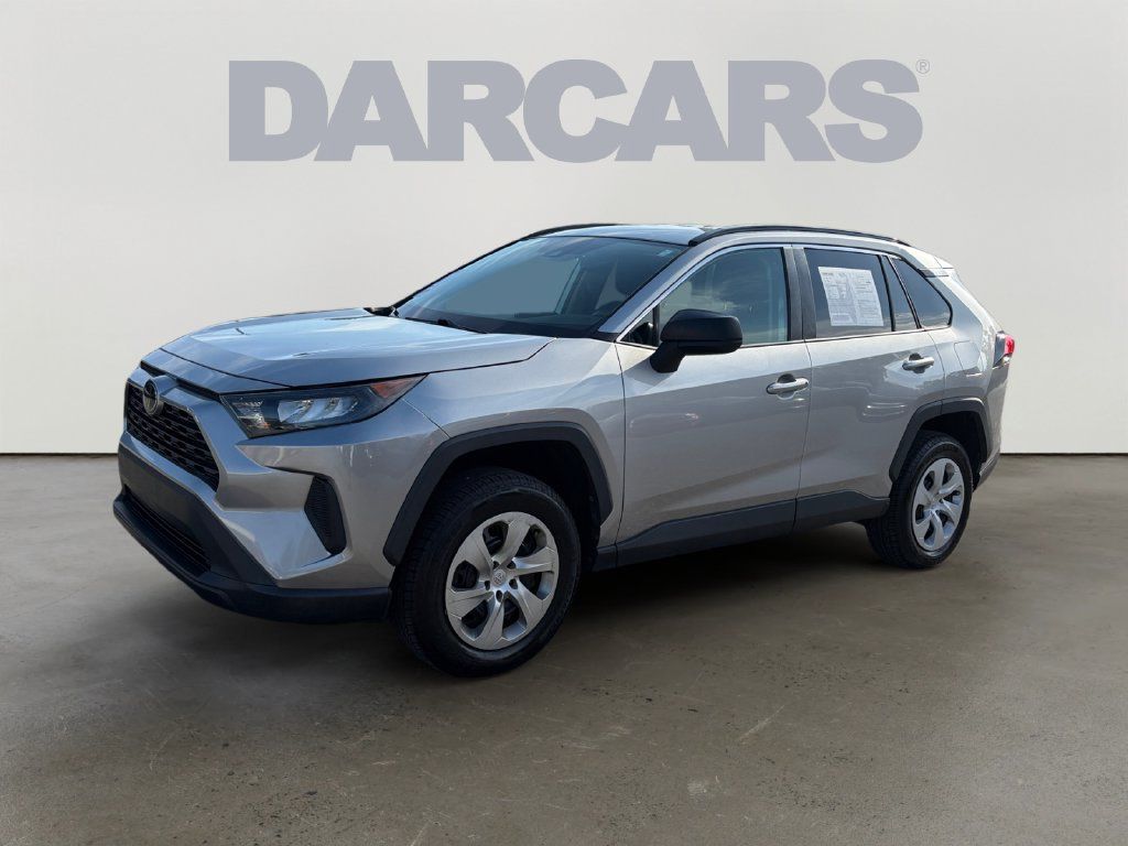 Used 2021 Toyota RAV4 LE FWD image 3