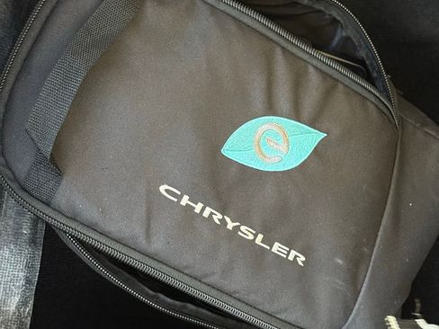 Used 2018 Chrysler Pacifica Touring Plus FWD image 49