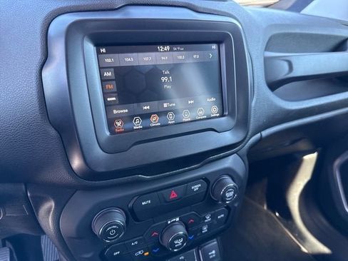 Used 2019 Jeep Renegade Latitude FWD image 18