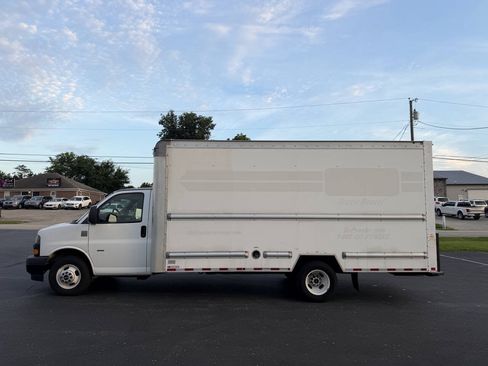 Used 2018 GMC Savana 3500 Extended w/ Driver Convenience Package RWD image 3