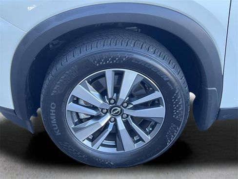 Used 2024 Nissan Pathfinder SL image 24