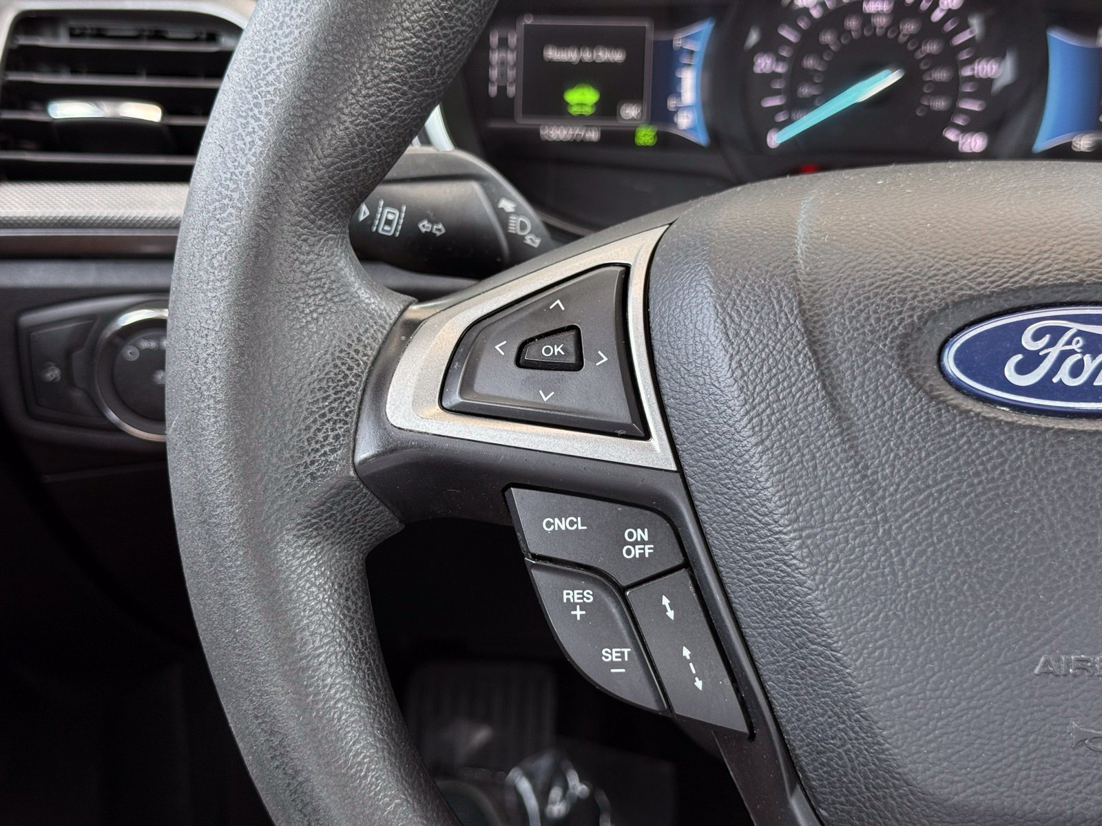 Used 2019 Ford Fusion SE FWD image 24
