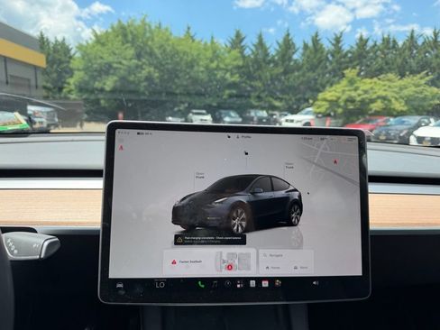 Used 2024 Tesla Model Y Long Range AWD/4WD image 11