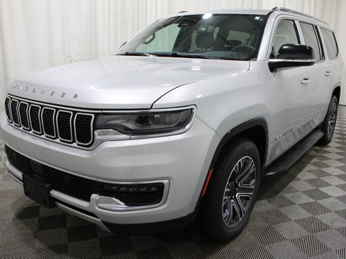 Used 2024 Jeep Wagoneer L Series II w/ Flexible Seating Group AWD/4WD image 35