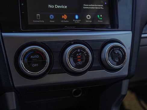 Used 2017 Subaru Forester 2.5i Limited image 19