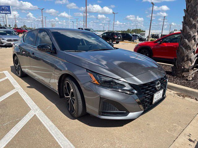 Used 2024 Nissan Altima 2.5 SR w/ SR Premium Package FWD image 7