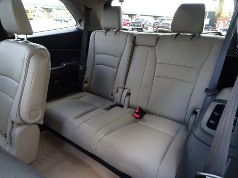 Used 2021 Honda Pilot Touring image 11