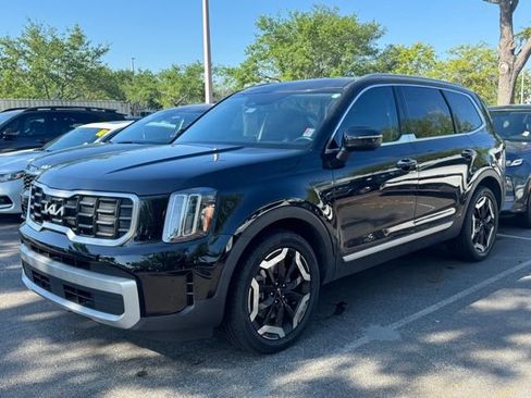 Used 2023 Kia Telluride S image 1