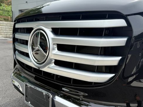 Used 2026 Mercedes-Benz GLS 450 4MATIC image 9