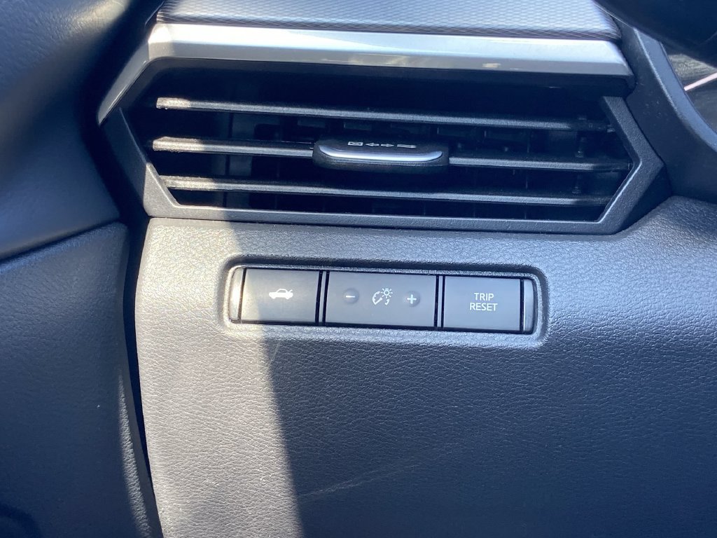 Used 2024 Nissan Altima 2.5 SR FWD image 13