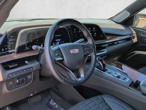 Used 2022 Cadillac Escalade Premium Luxury Platinum w/ Heavy-Duty Trailer Package AWD/4WD image 10