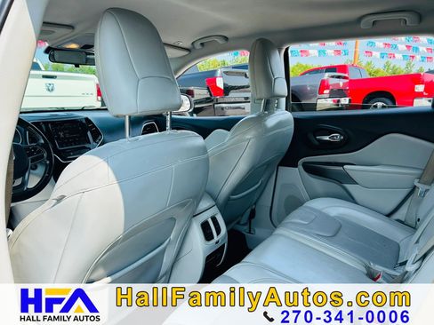 Used 2019 Jeep Cherokee Limited FWD image 13