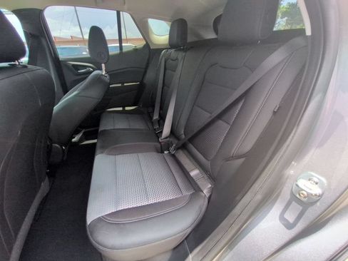 Used 2025 Chevrolet Trax LT w/ LT Convenience Package FWD image 27