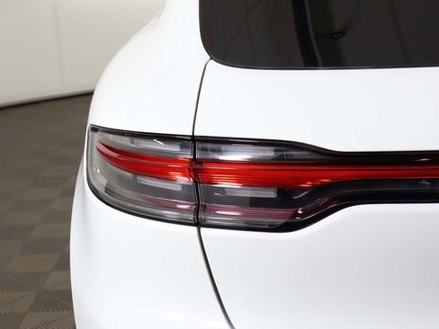 Used 2025 Porsche Macan image 19