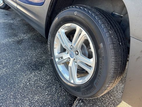 Used 2022 GMC Terrain SLE w/ Driver Convenience Package image 5