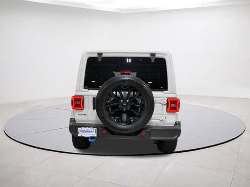 Used 2024 Jeep Wrangler Unlimited Sahara w/ Technology Group AWD/4WD image 5