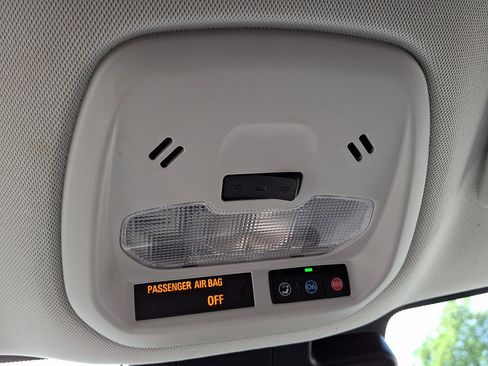Used 2025 Chevrolet Trax LT FWD image 26