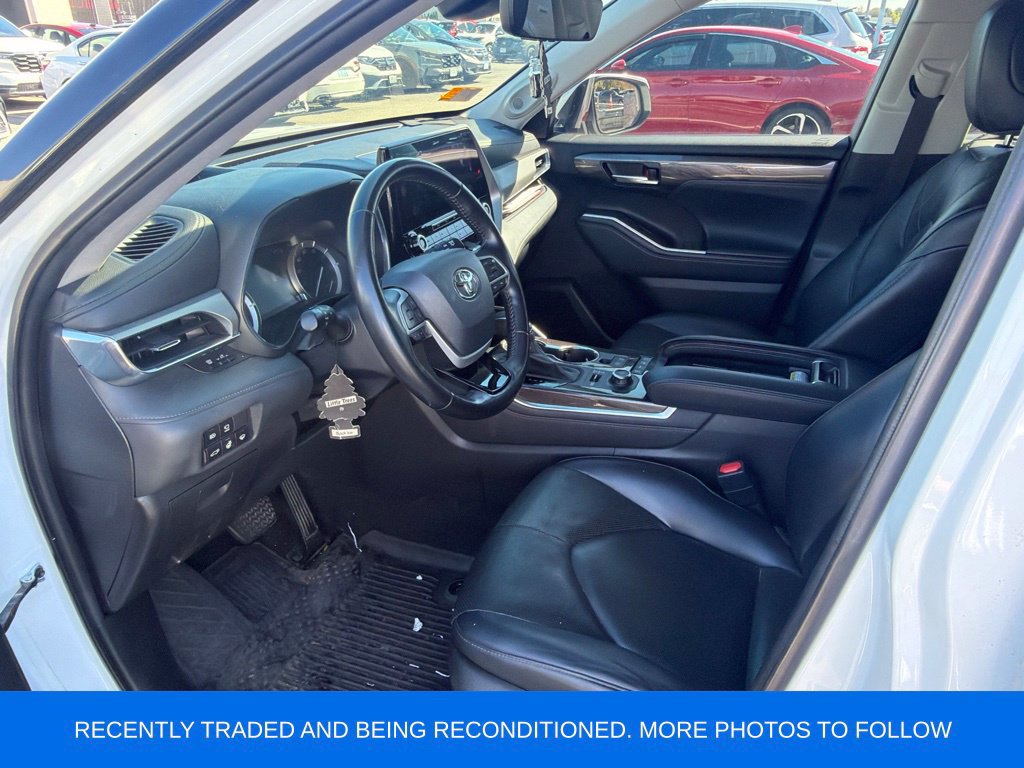 Used 2022 Toyota Highlander Platinum AWD/4WD image 4